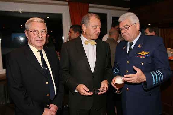 Discours pour les 40 ans de la SAS - Jean-Marie Gheysens, Louis Verelst et le Lieutenant Général Aviateur Gérard Van Caelenberge